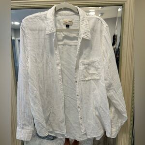 Universal Threads white cotton gauzy button up